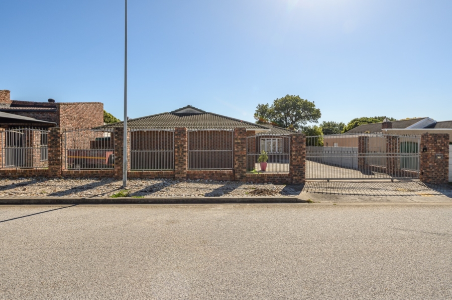 4 Bedroom Property for Sale in Charlo Eastern Cape